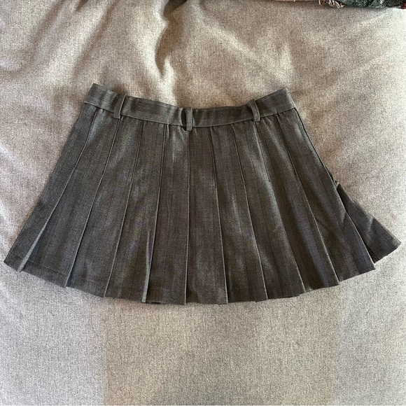 Abercrombie Gray Pleated Skort - Picture 3 of 4